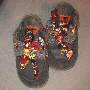 Rocket dog slippers size small good condition